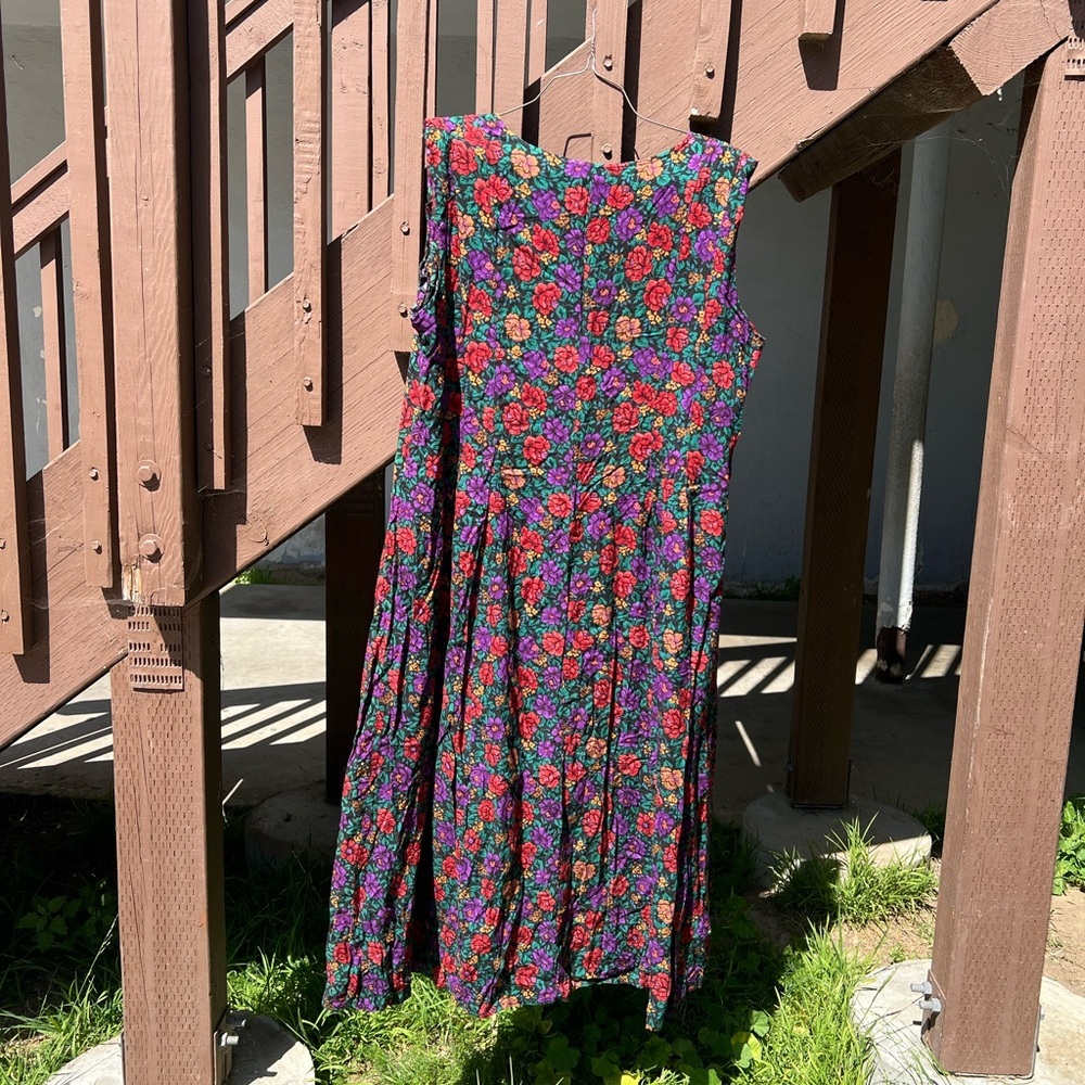 Sleeveless Floral Midi Dress in Purple & Pink - Picture 7 of 9